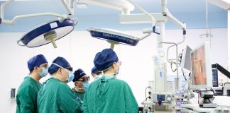Cina: Jilin, medici eseguono interventi chirurgici con tecnologie avanzate (2)