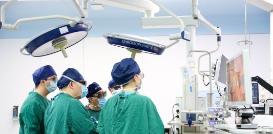 Cina: Jilin, medici eseguono interventi chirurgici con tecnologie avanzate (2)