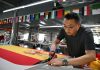 Cina: Qingdao, imprese fabbricano bandiere in vista dei Mondiali di calcio (1)
