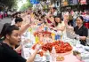 Cina: Hunan, grande banchetto di gamberi di fiume a Yiyang (3)