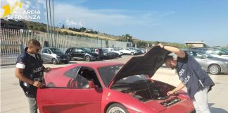 Catanzaro, confiscata una falsa Ferrari F355 GTS con design Pininfarina