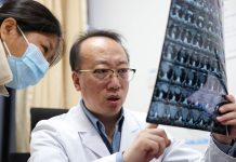 Cina: Jilin, medici eseguono interventi chirurgici con tecnologie avanzate (3)
