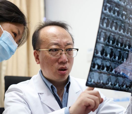 Cina: Jilin, medici eseguono interventi chirurgici con tecnologie avanzate (3)
