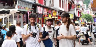 Cina: aumentano i viaggi durante le vacanze, in crescita gli arrivi senza visto