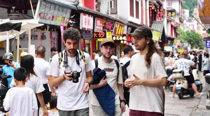 Cina: aumentano i viaggi durante le vacanze, in crescita gli arrivi senza visto