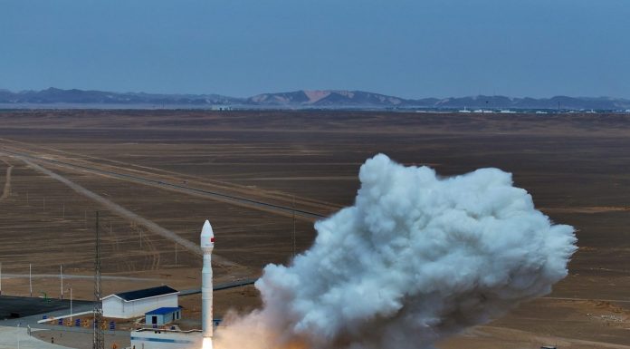 Cina: Dongfeng, decollato razzo vettore con cinque satelliti a bordo (1)