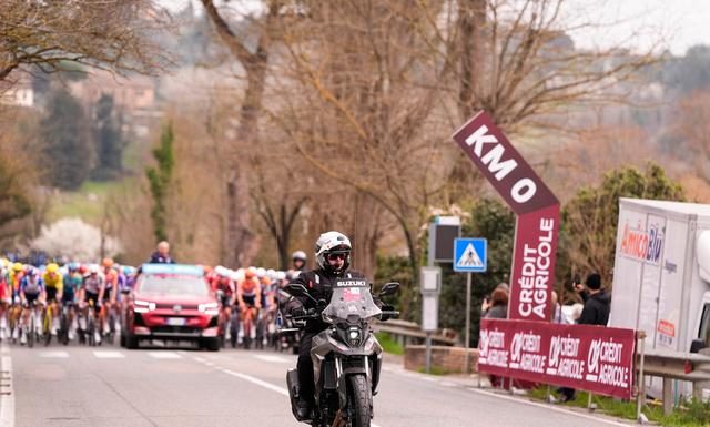Suzuki protagonista al Giro d’Italia 2026 con una flotta di 70 moto