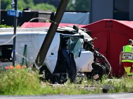 Scontro tra un treno e uno scuolabus a un passaggio a livello in Belgio, 4 morti tra cui 2 adolescenti