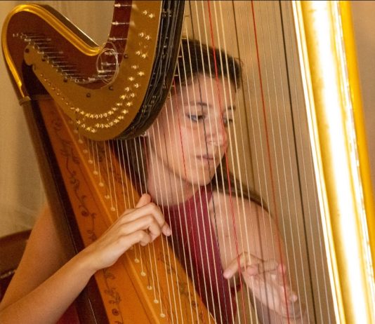 Il Teatro Massimo di Palermo torna ad abbracciare la città: due concerti all’Orto Botanico e nel quartiere Sperone