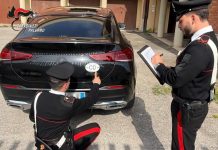 Si spaccia per delegato ONU con passaporto falso e targa diplomatica, arrestato un 64enne a Palermo