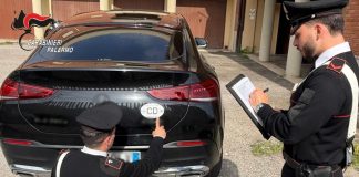 Si spaccia per delegato ONU con passaporto falso e targa diplomatica, arrestato un 64enne a Palermo