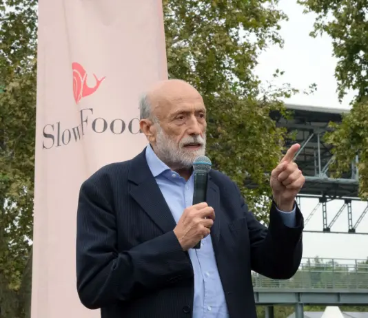 Morto Carlo Petrini, il fondatore di Slow Food aveva 76 anni