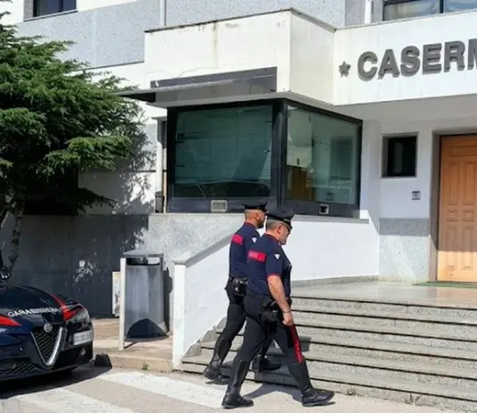 Rapine nella riviera del Corallo con maschera di Dalì, arrestato un complice del gruppo