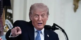 Trump sente von der Leyen “L’Ue ha tempo fino al 4 luglio per il rispetto degli accordi o i dazi saliranno”