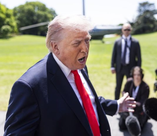 Trump “L’Iran sarà spazzato via dalla faccia della terra se attaccherà le navi Usa impegnate nel Project Freedom”
