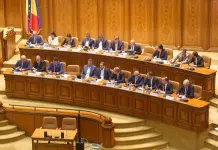 Cade il governo Bolojan in Romania, il Parlamento approva la mozione di sfiducia