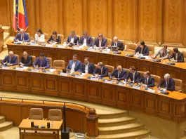 Cade il governo Bolojan in Romania, il Parlamento approva la mozione di sfiducia