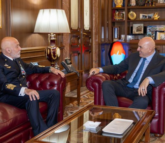 Crosetto riceve Cavo Dragone: “Fondamentale rafforzare il pilastro europeo della Nato”