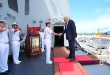 Crosetto incontra equipaggio Nave “Giovanni delle Bande Nere” della Marina Militare a Singapore