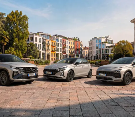 Hyundai lancia Dark Line su i20 e Bayon, stile nero e tecnologia per tutti