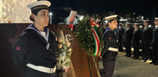 Liguria, commemorazione della tragedia della Torre Piloti del porto di Genova. Bucci: “Ricordare significa custodire”