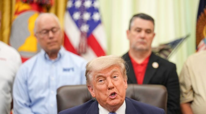 Tra guerra al Gop e vendette giudiziarie, Trump inghiotte l’America