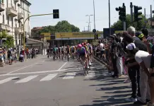 Giro d’Italia, Lavik vince in volata a Milano: è sua la 15esima tappa. Vingegaard resta in rosa