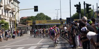 Giro d’Italia, Lavik vince a Milano: è sua la 15esima tappa. Vingegaard resta in rosa