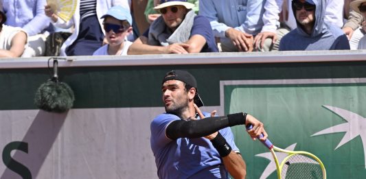 Esordio vincente per Berrettini e Paolini al Roland Garros, in corso il derby Cobolli-Pellegrino