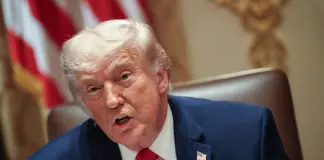 Trump “L’Iran è allo stremo, le elezioni midterm non influenzeranno le mie decisioni”