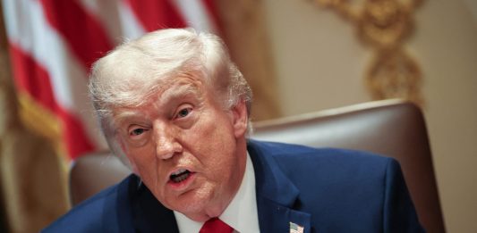 Trump “L’Iran è allo stremo, le elezioni midterm non influenzeranno le mie decisioni”