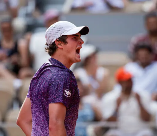 Djokovic saluta Parigi e il Roland Garros, Fonseca lo sconfigge in rimonta e vola agli ottavi