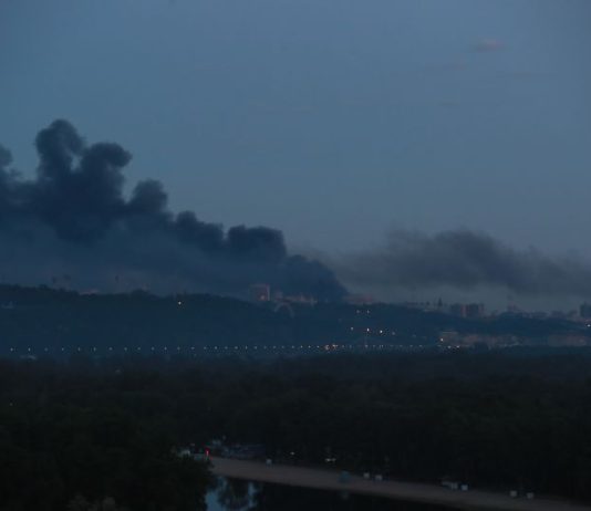 Massiccio attacco su Kiev nella notte tra sabato e domenica, 600 droni e missili balistici sulla capitale