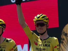 Kuss vince per distacco la diciannovesima tappa del Giro d’Italia, Vingegaard resta in maglia rosa