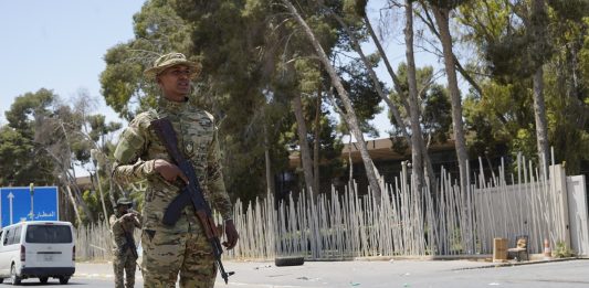 Libia, identificate 221 persone coinvolte nell’incendio al palazzo della presidenza del Consiglio a Tripoli