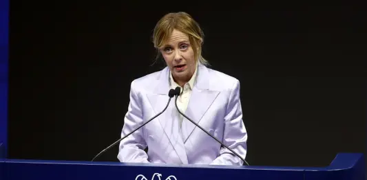 Meloni all’assemblea di Confindustria: “Fare squadra per affrontare le sfide”. Orsini: “Riallocare 20 miliardi a crescita, sanità e scuola”