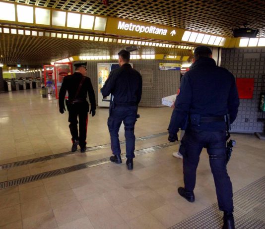 Serie di rapine sui mezzi di trasporto pubblico metropolitano a Milano, arrestati quattro giovani
