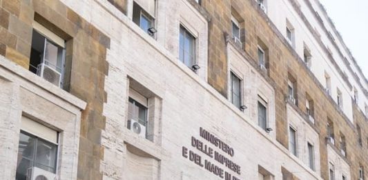 Mimit, siglato l’accordo per la reindustrializzazione di PMC e Brose. Urso “Salvaguardiamo circa 150 posti di lavoro”