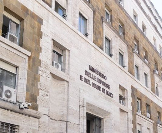 Mimit, siglato l’accordo per la reindustrializzazione di PMC e Brose. Urso “Salvaguardiamo circa 150 posti di lavoro”