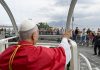 Bagno di folla per Papa Leone a Pompei e Napoli, 30mila fedeli in piazza del Plebiscito / Video