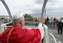 Bagno di folla per Papa Leone a Pompei e Napoli, 30mila fedeli in piazza del Plebiscito / Video