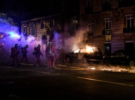 Notte di scontri a Parigi per la festa della Champions vinta dal Psg, 1 morto e 219 feriti