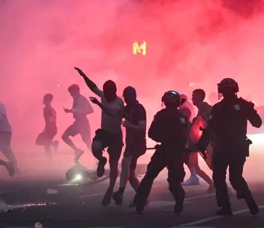 Notte di scontri a Parigi per la festa della Champions del Psg, 283 fermati