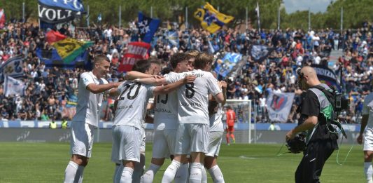 Il Napoli vince 3-0 a Pisa e si qualifica per la prossima Champions League