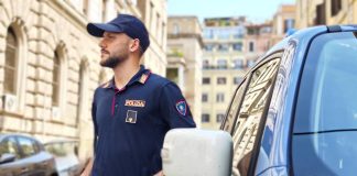 “Truffa dello specchietto” sventata in flagranza dalla Polizia a Roma, un arresto