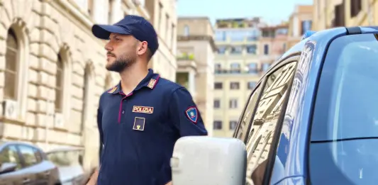“Maratona telefonica” di 12 ore nel tentativo di svuotare il conto di un anziano, 2 arresti a Roma