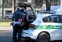 Auto investe una coppia di anziani a Milano, morto un uomo