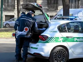 Auto investe una coppia di anziani a Milano, morto un uomo