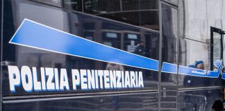 Barcellona Pozzo di Gotto, droga e cinque cellulari sequestrati nel campo sportivo del carcere