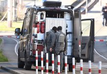 Auto in corsa sulla folla a Lipsia, due morti e due feriti gravi